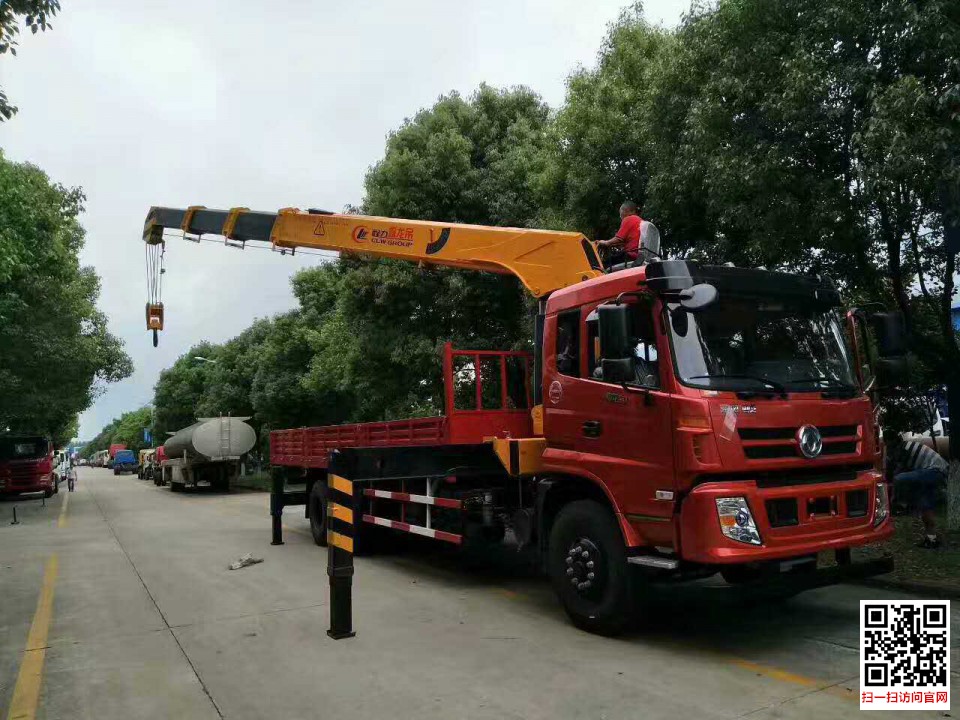 東風御龍后八輪12噸隨車吊左前圖片