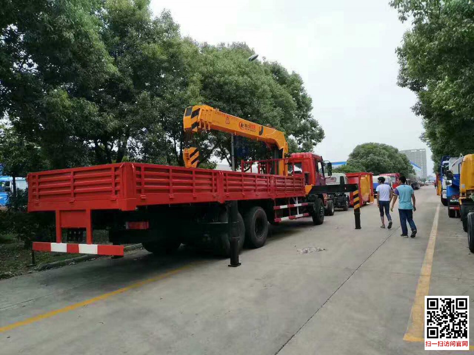 東風御龍后八輪12噸隨車吊右后圖片