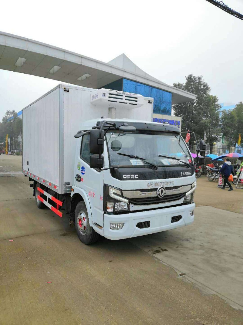 湖北程力東風凱普特4米2冷藏車 (1)