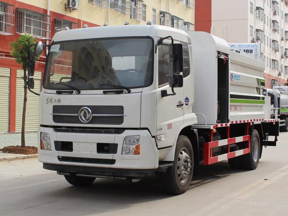 國(guó)六東風(fēng)天錦程力霧炮抑塵車 (1)