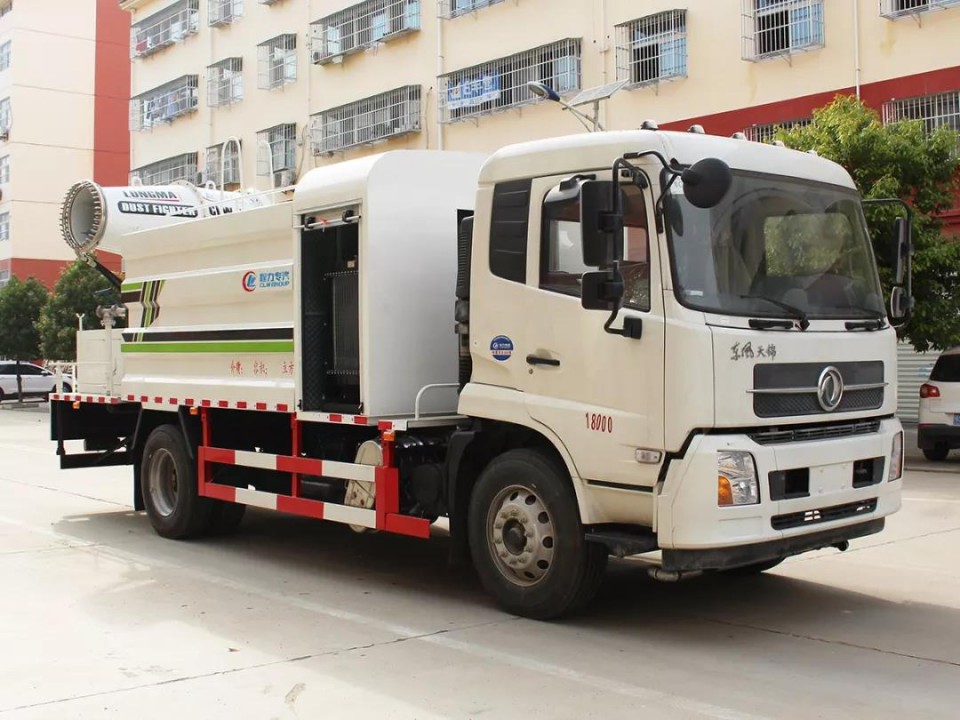 國(guó)六東風(fēng)天錦程力霧炮抑塵車 (2)