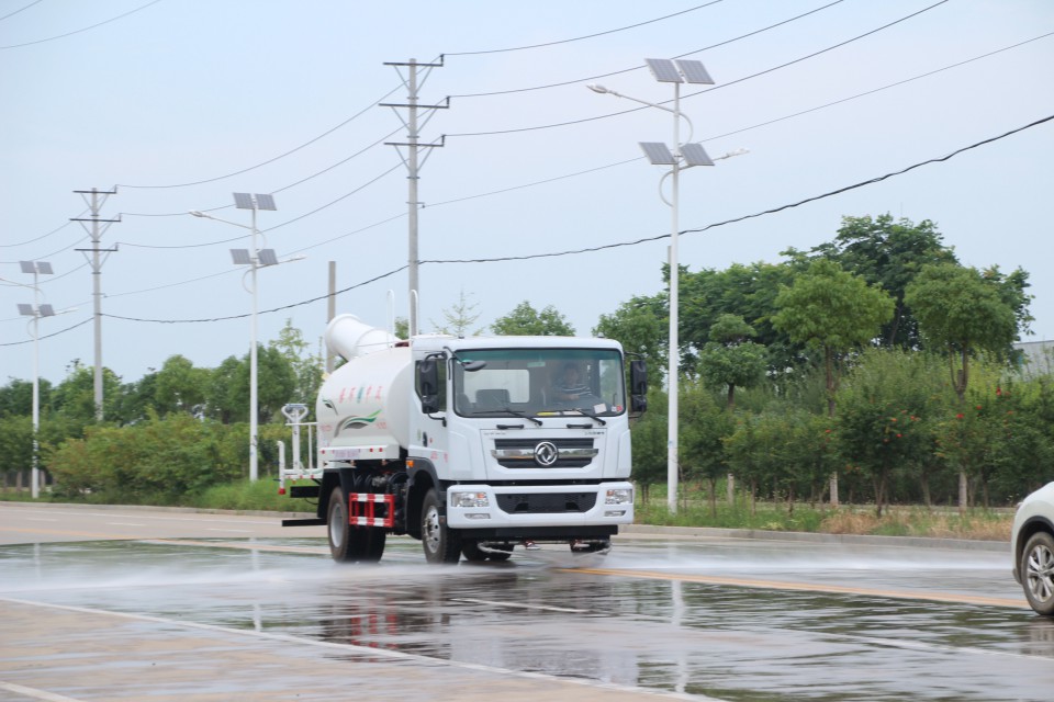 東風(fēng)多利卡D9程力12方霧炮車抑塵車 (10)